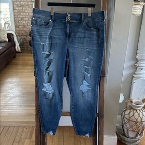 TORRID SUPER SOFT JEGGING DESTROYED 24 R NEW stretch